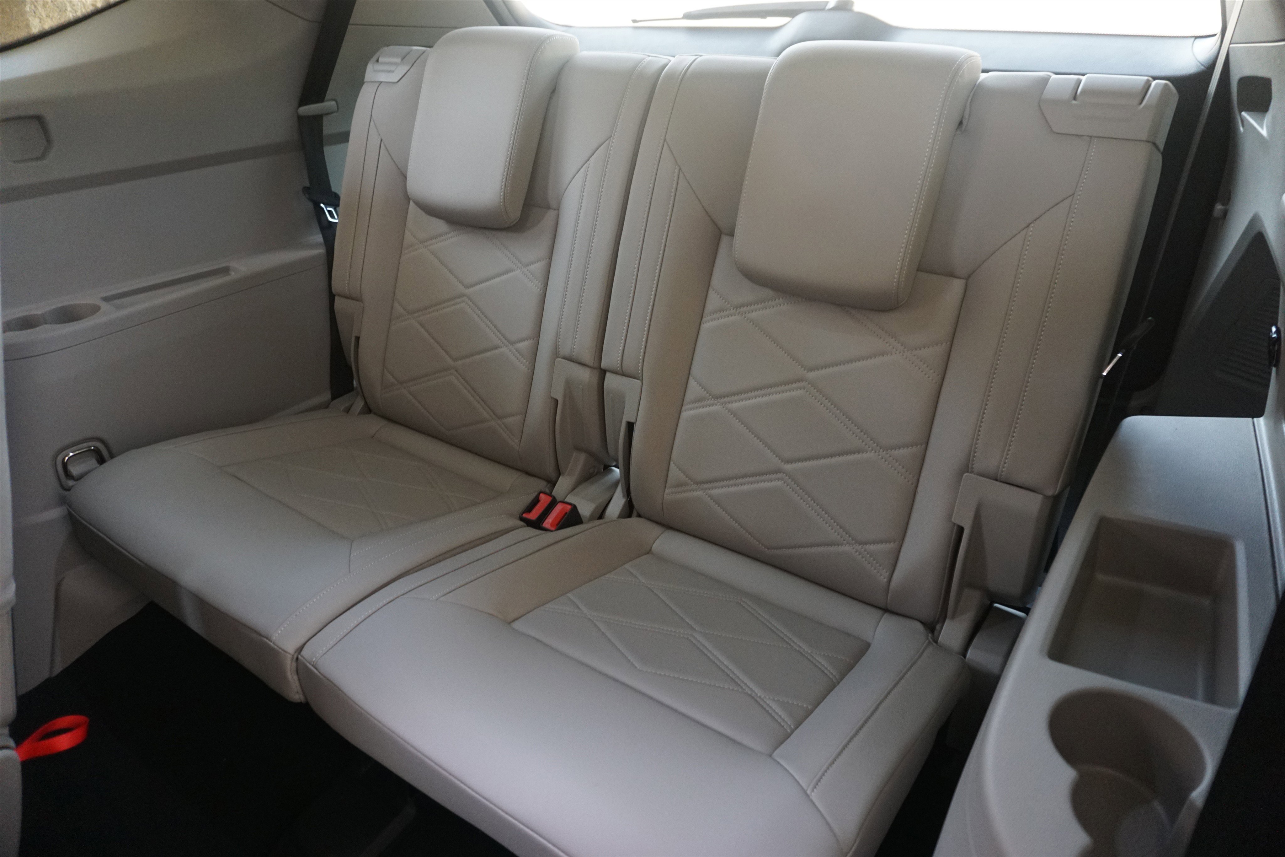 Used 2025 Volkswagen Atlas SE image 18