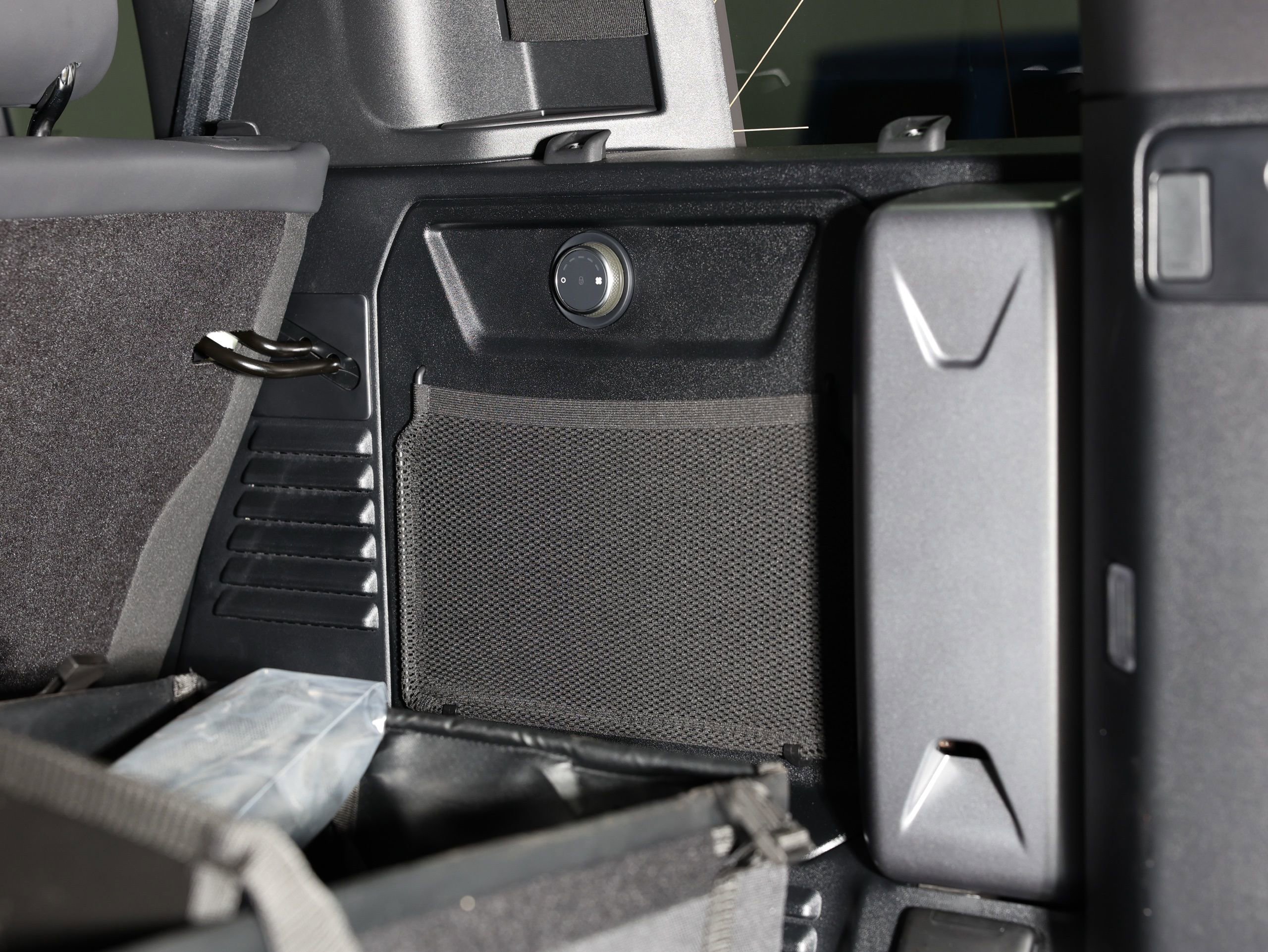 Used 2026 Land Rover Defender 110 image 41