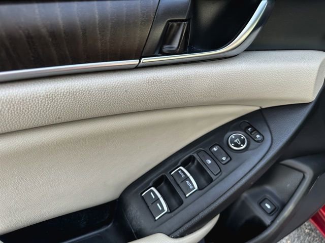 Used 2018 Honda Accord EX image 15