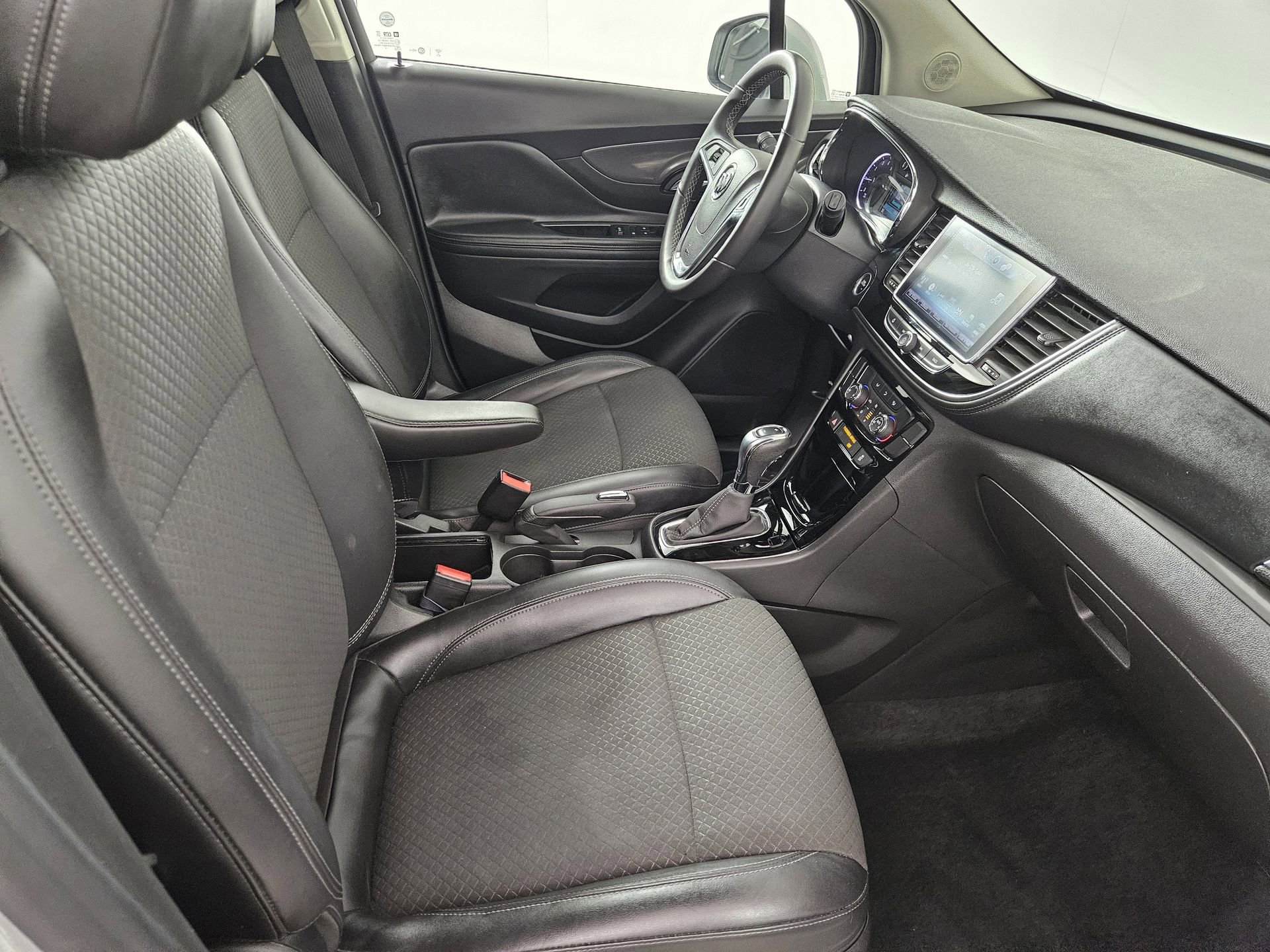 Used 2018 Buick Encore Sport Touring FWD image 39