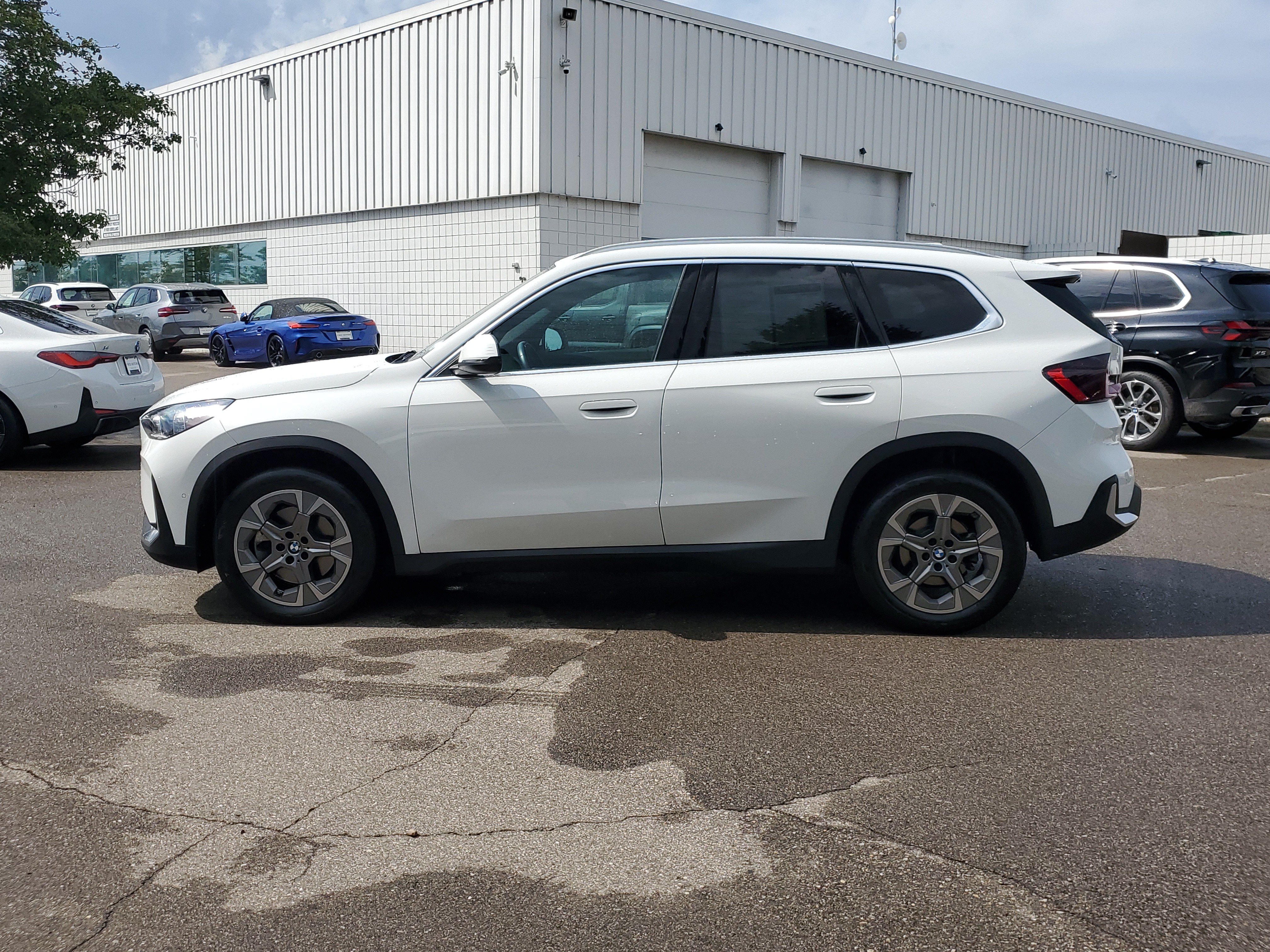 Certified 2023 BMW X1 xDrive28i w/ Convenience Package AWD/4WD image 2