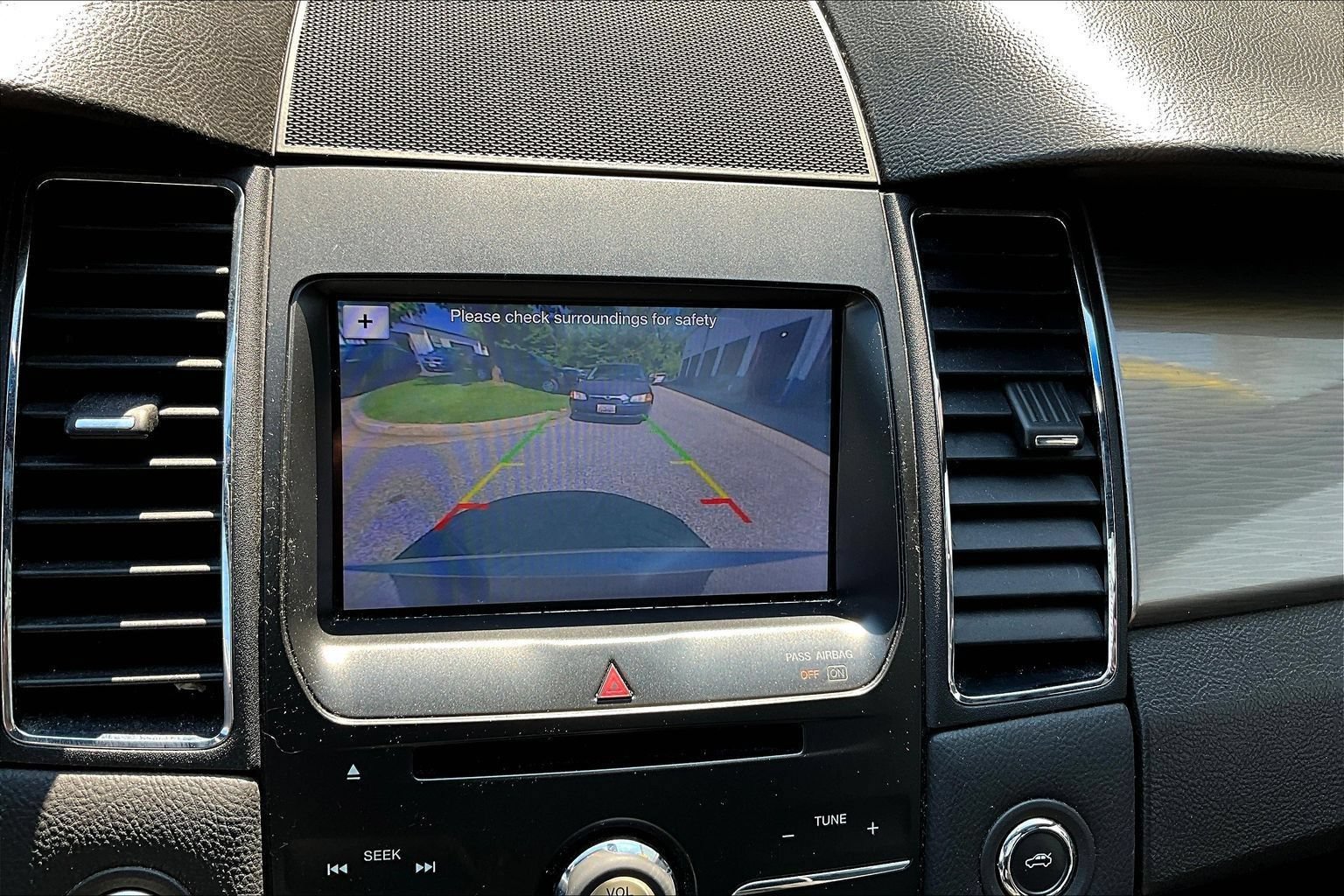 Used 2017 Ford Taurus SEL w/ Equipment Group 201A FWD image 11
