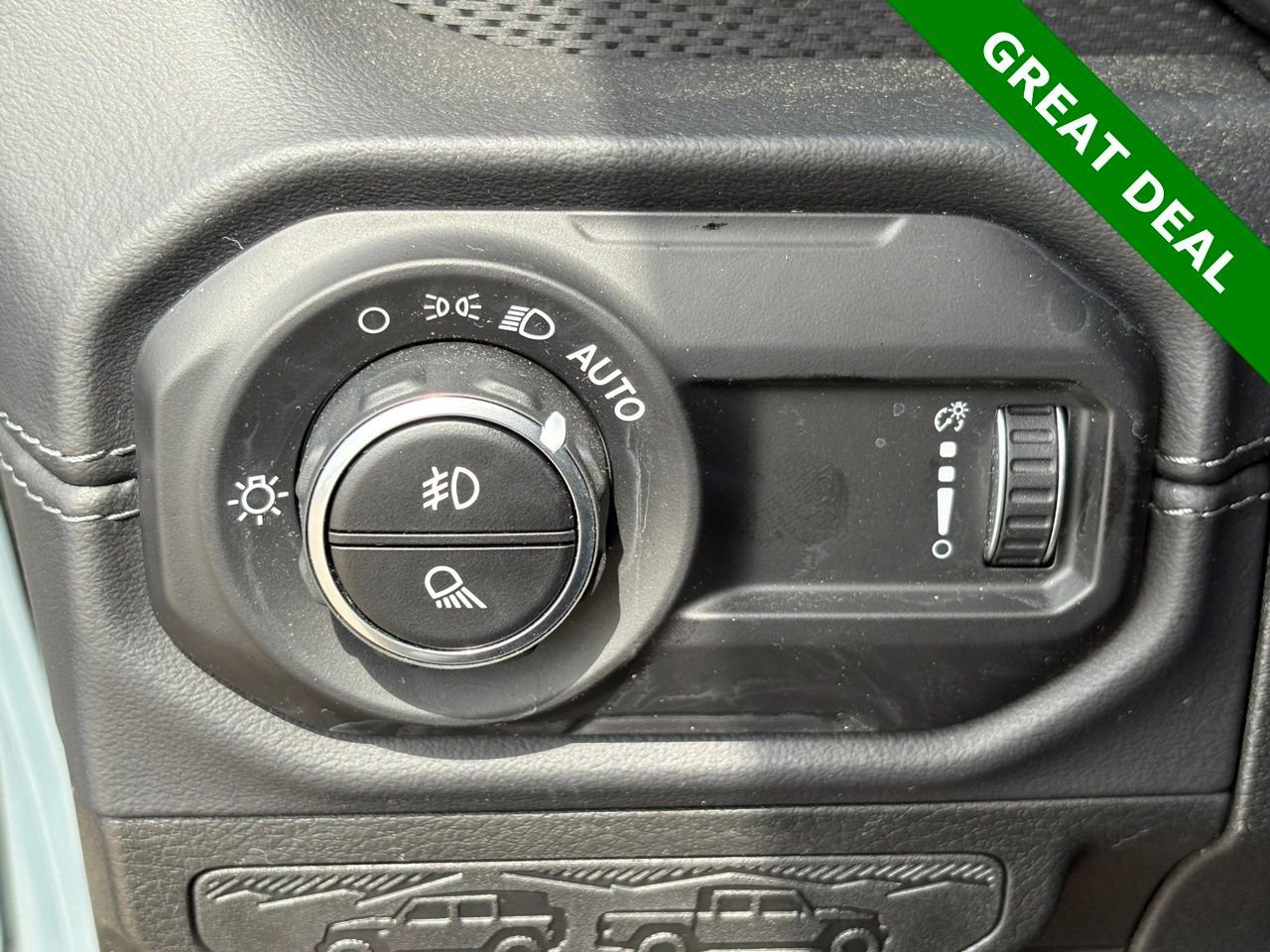 Used 2025 Jeep Gladiator Rubicon w/ Convenience Group AWD/4WD image 23