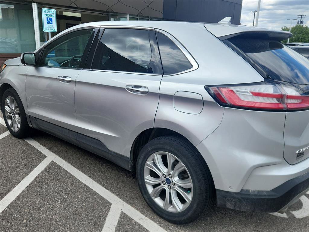 Used 2019 Ford Edge Titanium w/ Equipment Group 301A AWD/4WD image 8