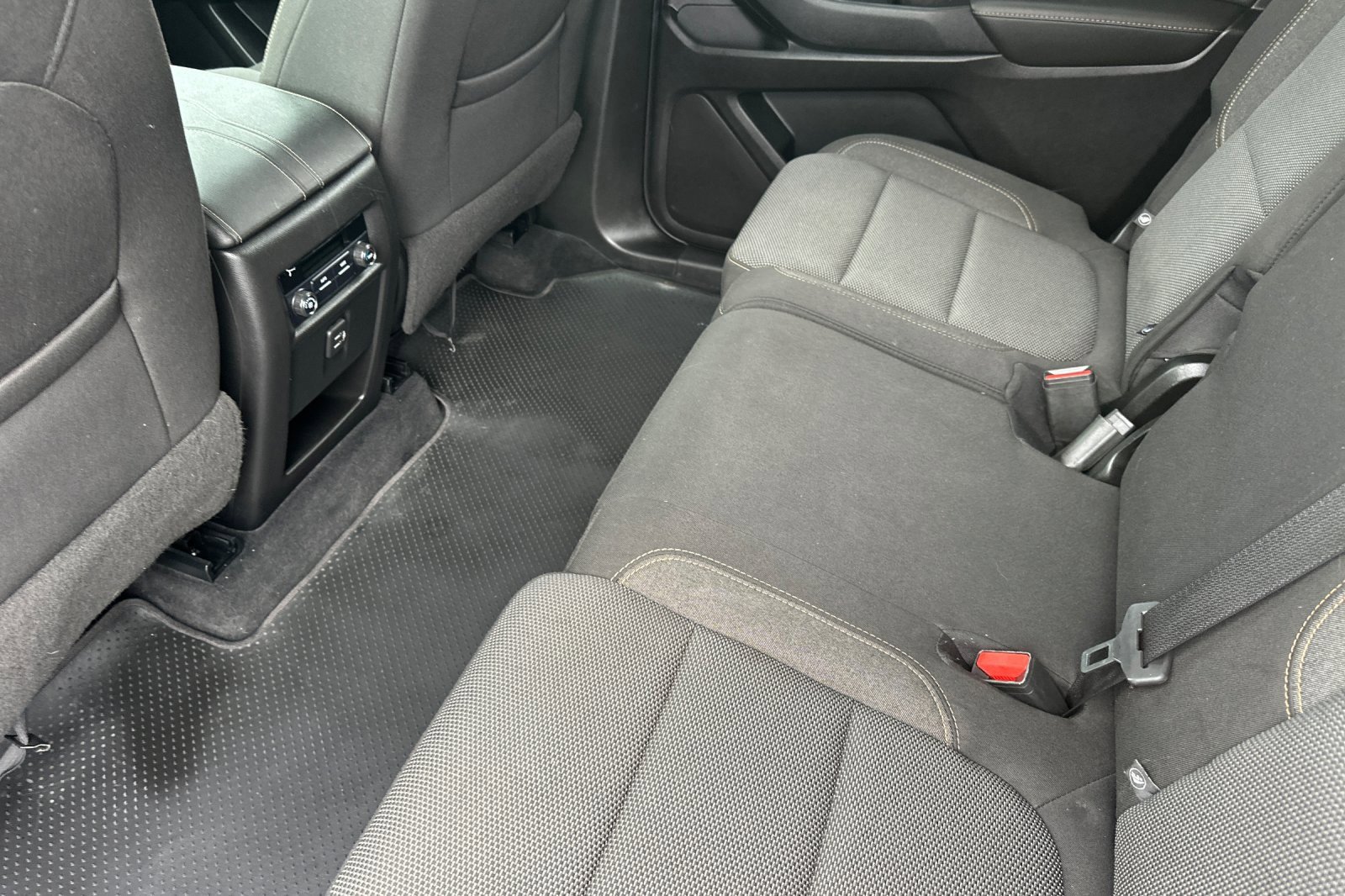 Used 2020 Chevrolet Traverse LS image 15