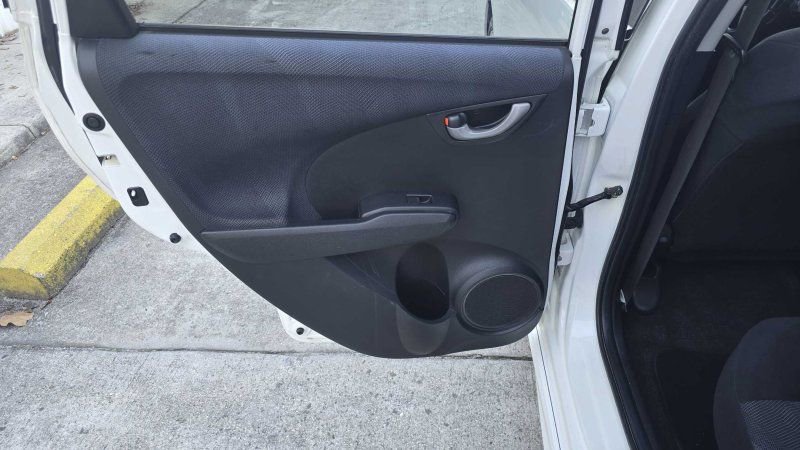 Used 2009 Honda Fit Sport image 27