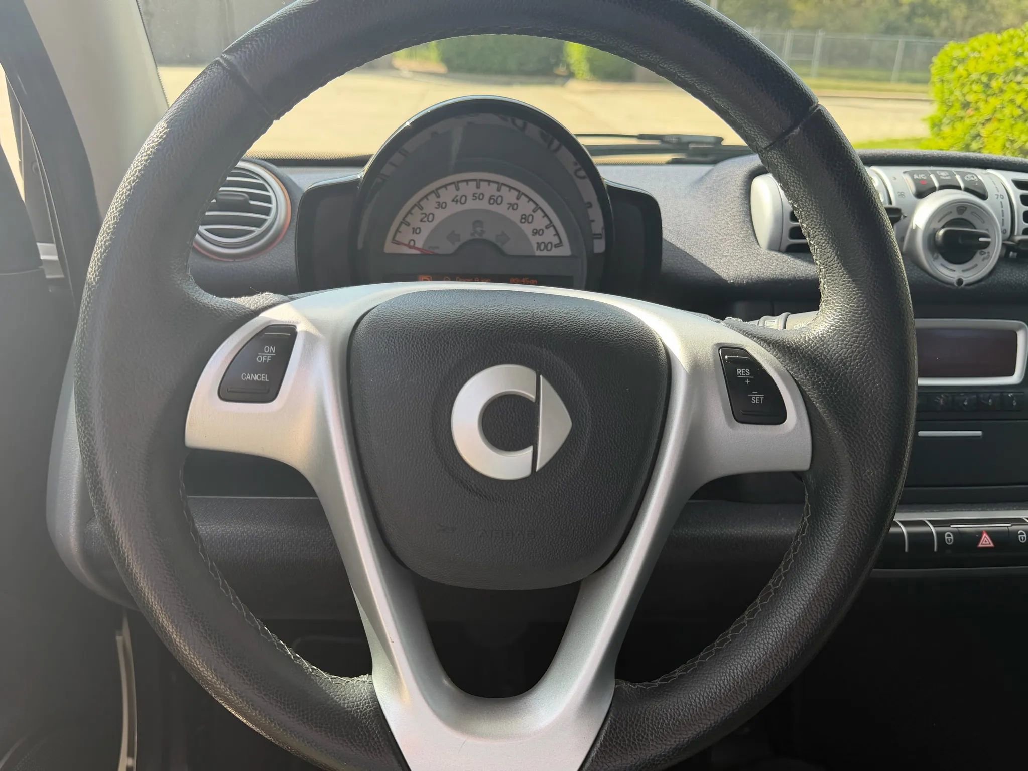 Used 2015 smart fortwo passion image 14