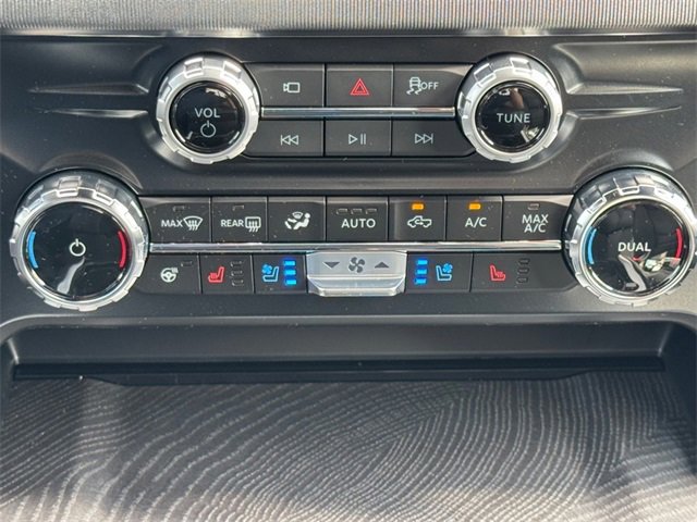 New 2025 Ford F350 Platinum w/ FX4 Off-Road Package image 19