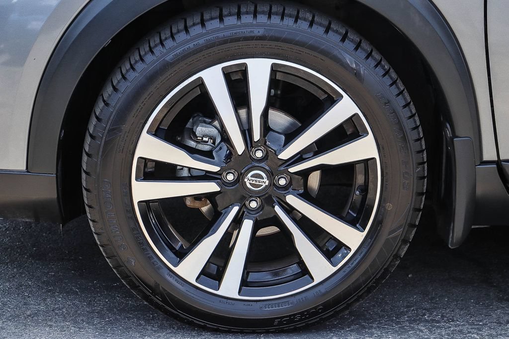 Used 2020 Nissan Kicks SR w/ SR Premium Package FWD image 13