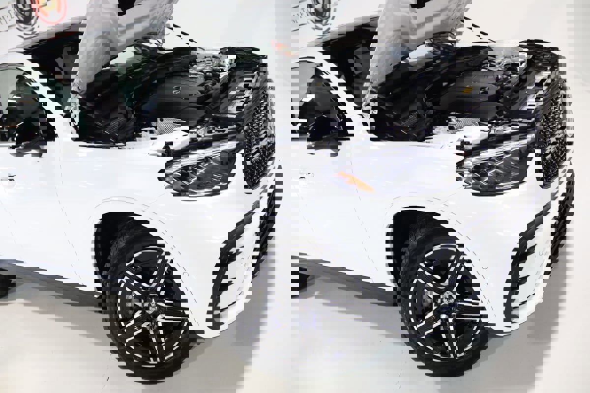 Used 2025 Mercedes-Benz GLC 300 4MATIC Coupe image 85