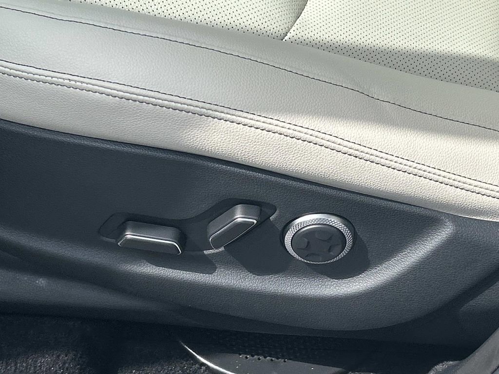 New 2026 Genesis GV70 2.5T Select image 16