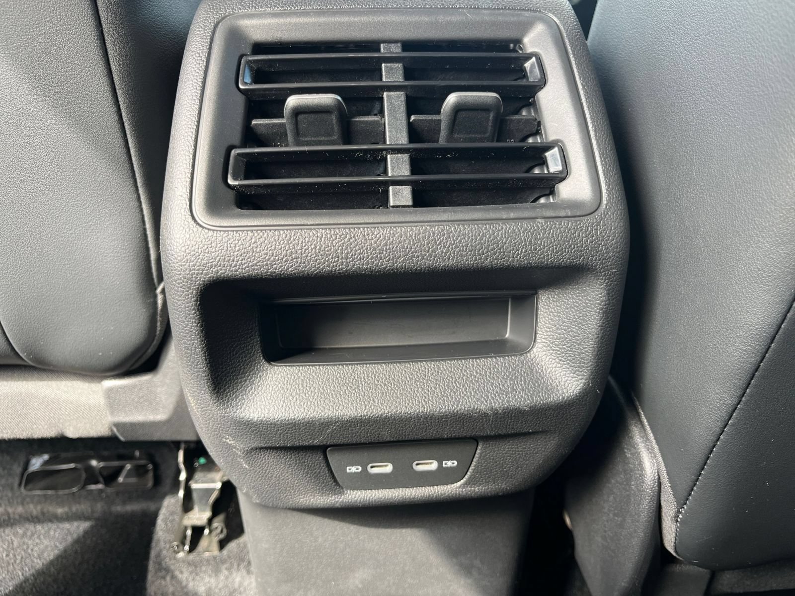Used 2026 Volkswagen Tiguan SE AWD/4WD image 24