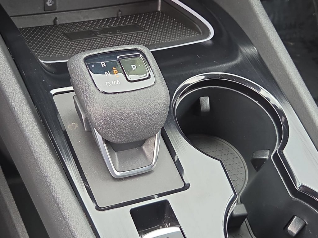 Used 2025 Nissan Rogue SL FWD image 27