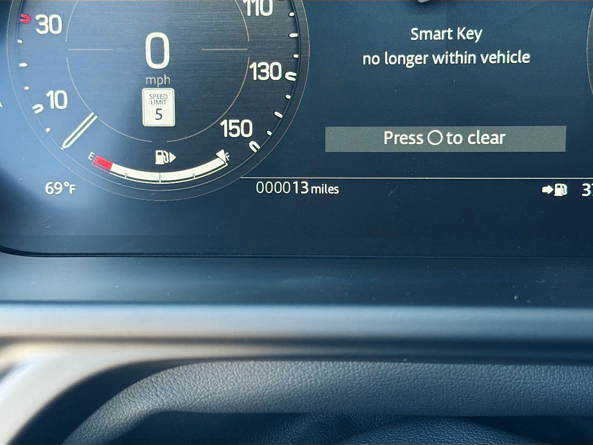 New 2026 Land Rover Defender 110 X-Dynamic SE image 39