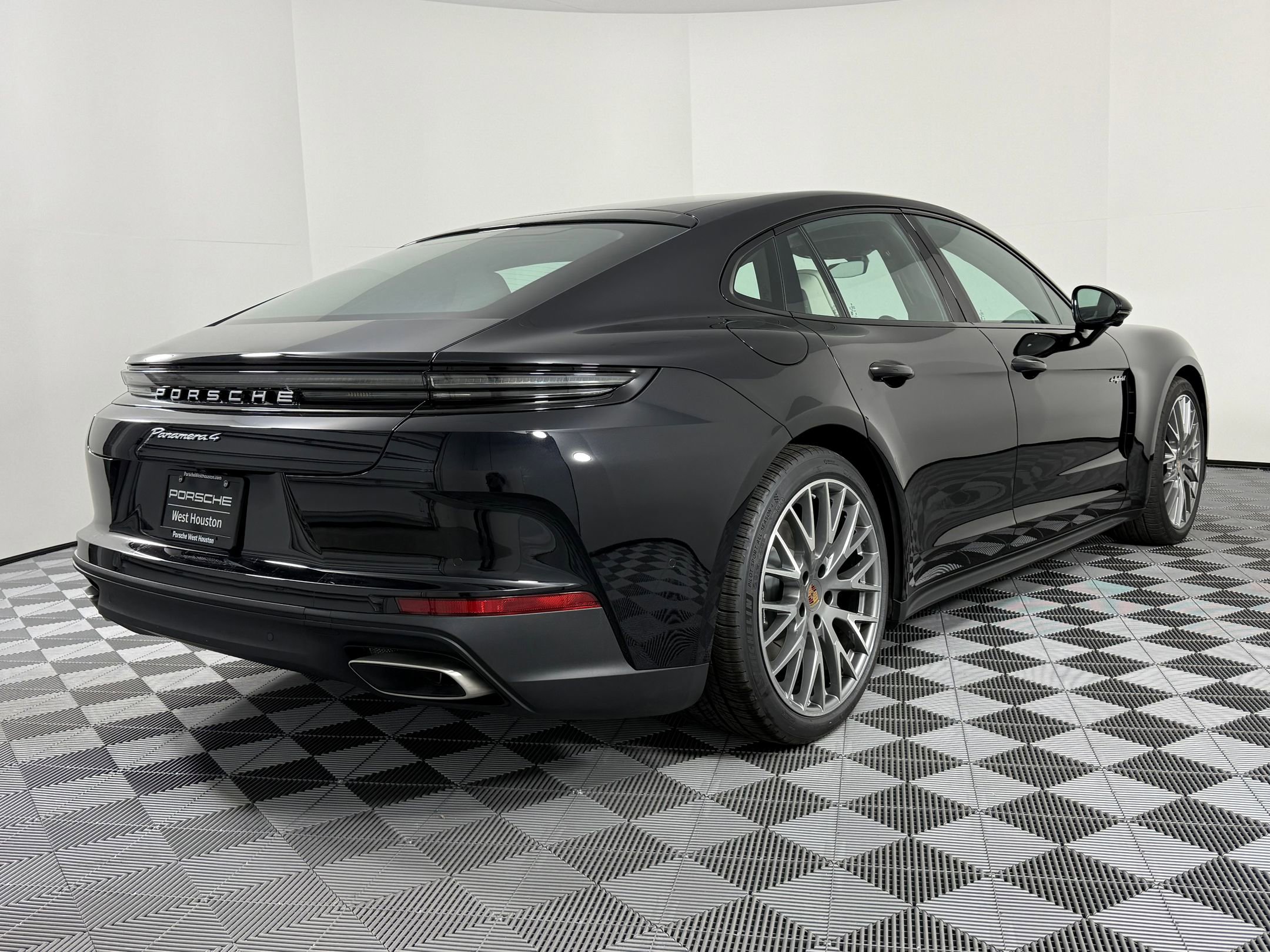 New 2026 Porsche Panamera 4 image 9