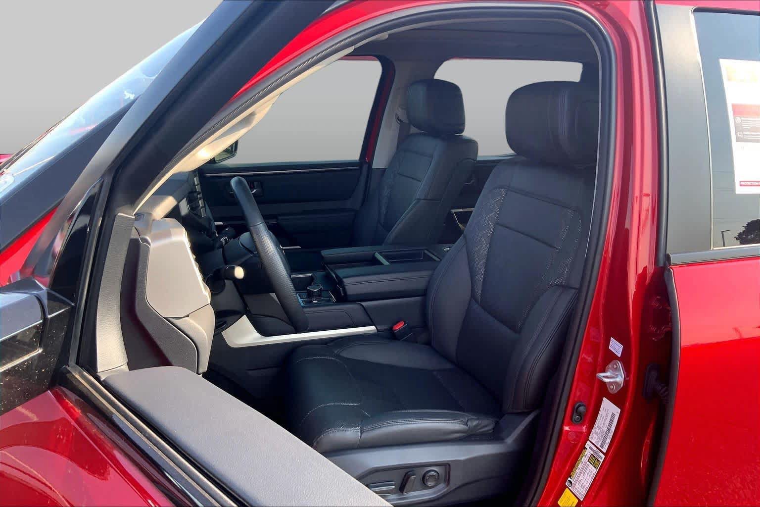 Used 2024 Toyota Tundra Limited AWD/4WD image 8
