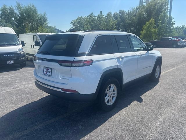 Used 2023 Jeep Grand Cherokee Laredo AWD/4WD image 10