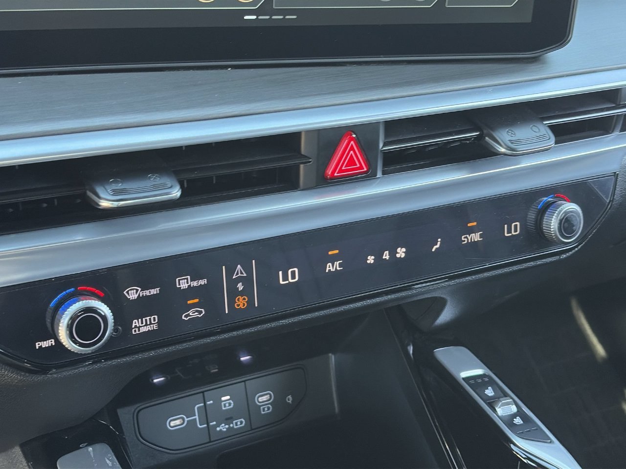 Certified 2026 Kia Sorento SX Prestige AWD/4WD image 26
