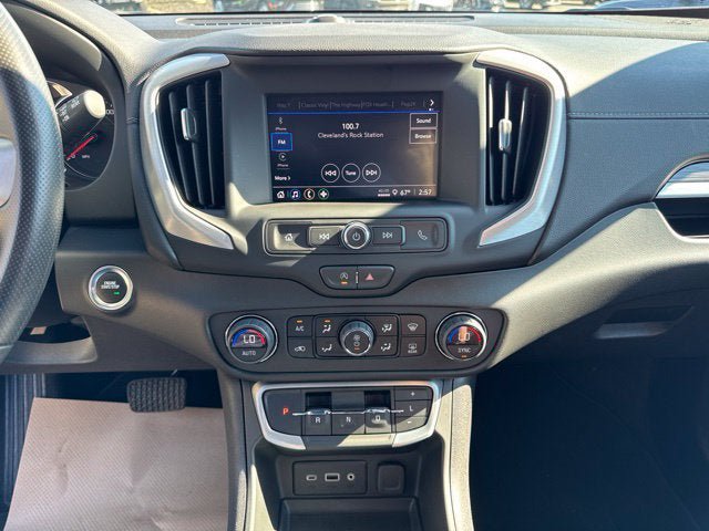 Used 2024 GMC Terrain SLE w/ Driver Convenience Package FWD image 14