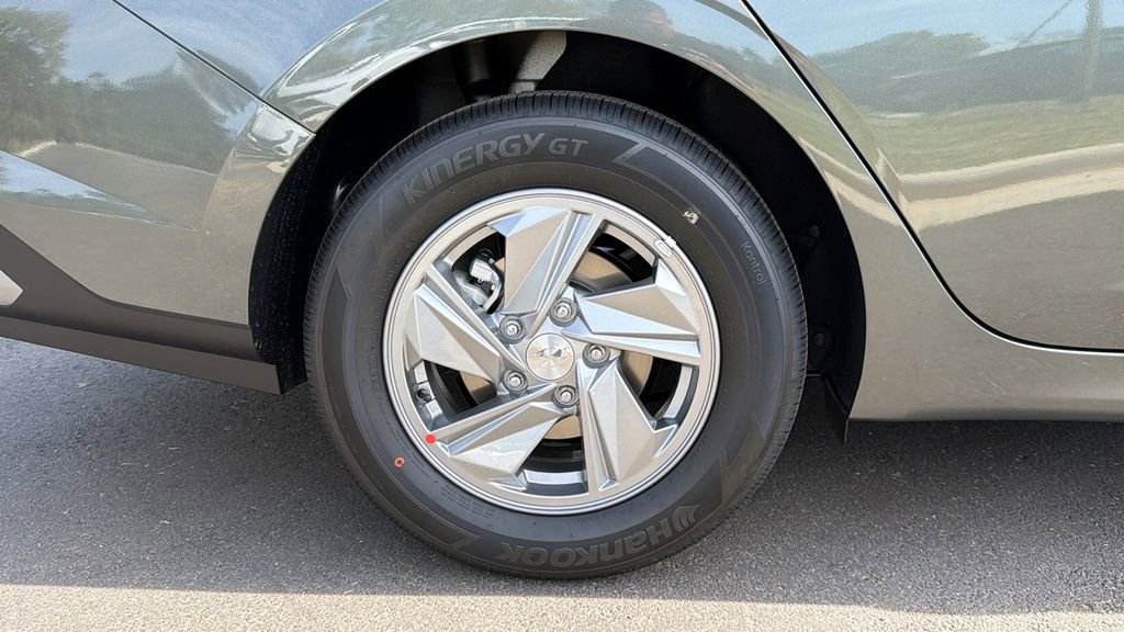 New 2026 Hyundai Elantra SE image 17