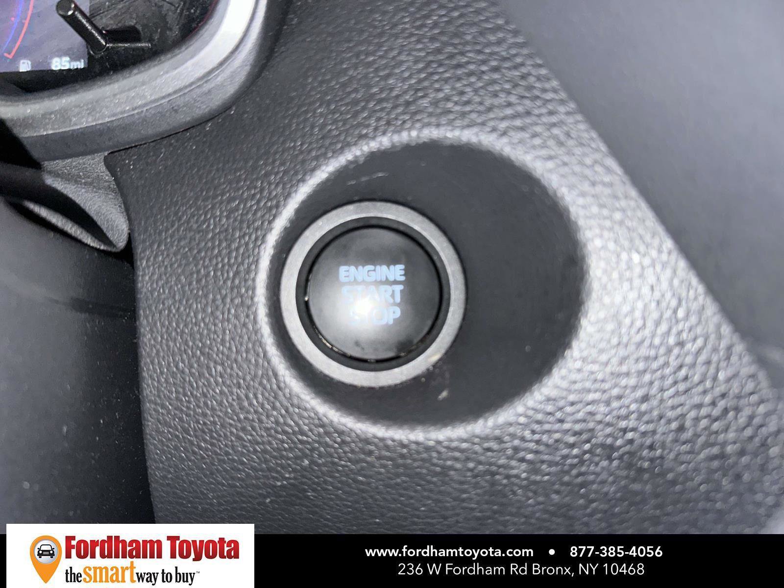 Used 2025 Toyota Corolla Cross XLE image 29