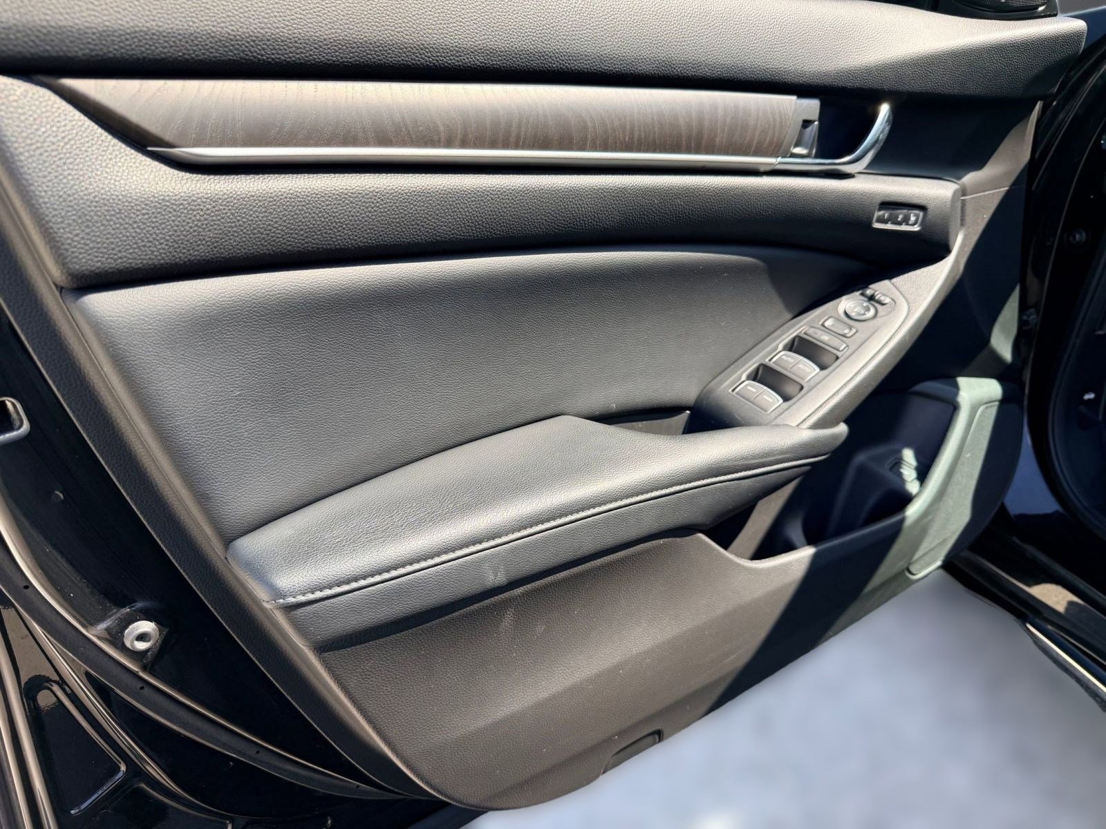 Used 2018 Honda Accord EX-L image 11