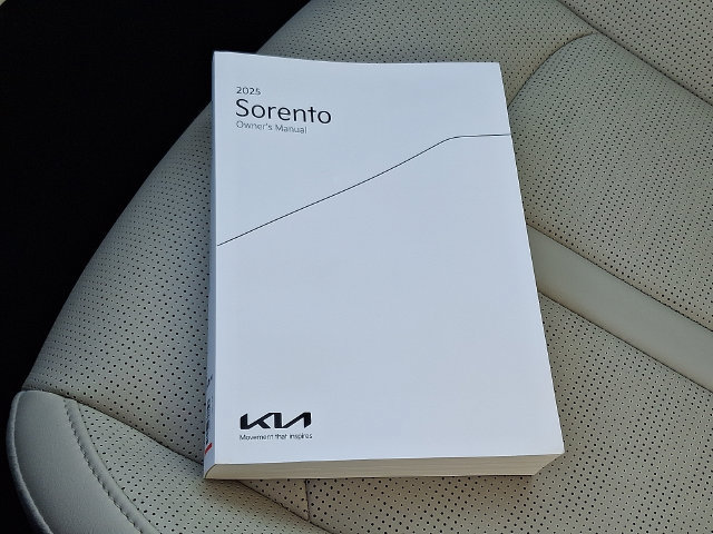 Used 2025 Kia Sorento S w/ Panoramic Sunroof Package FWD image 26