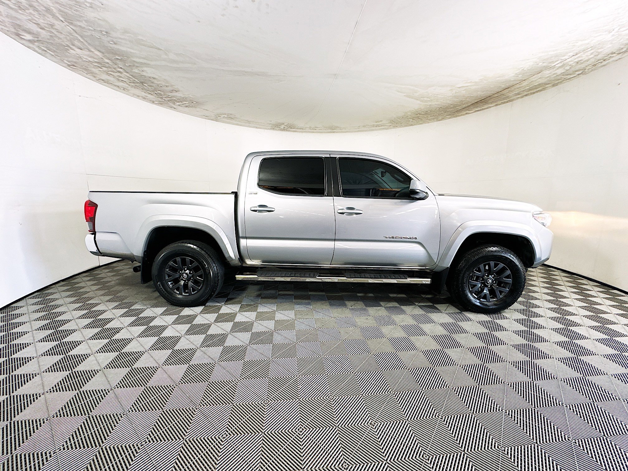 Used 2021 Toyota Tacoma SR5 image 2