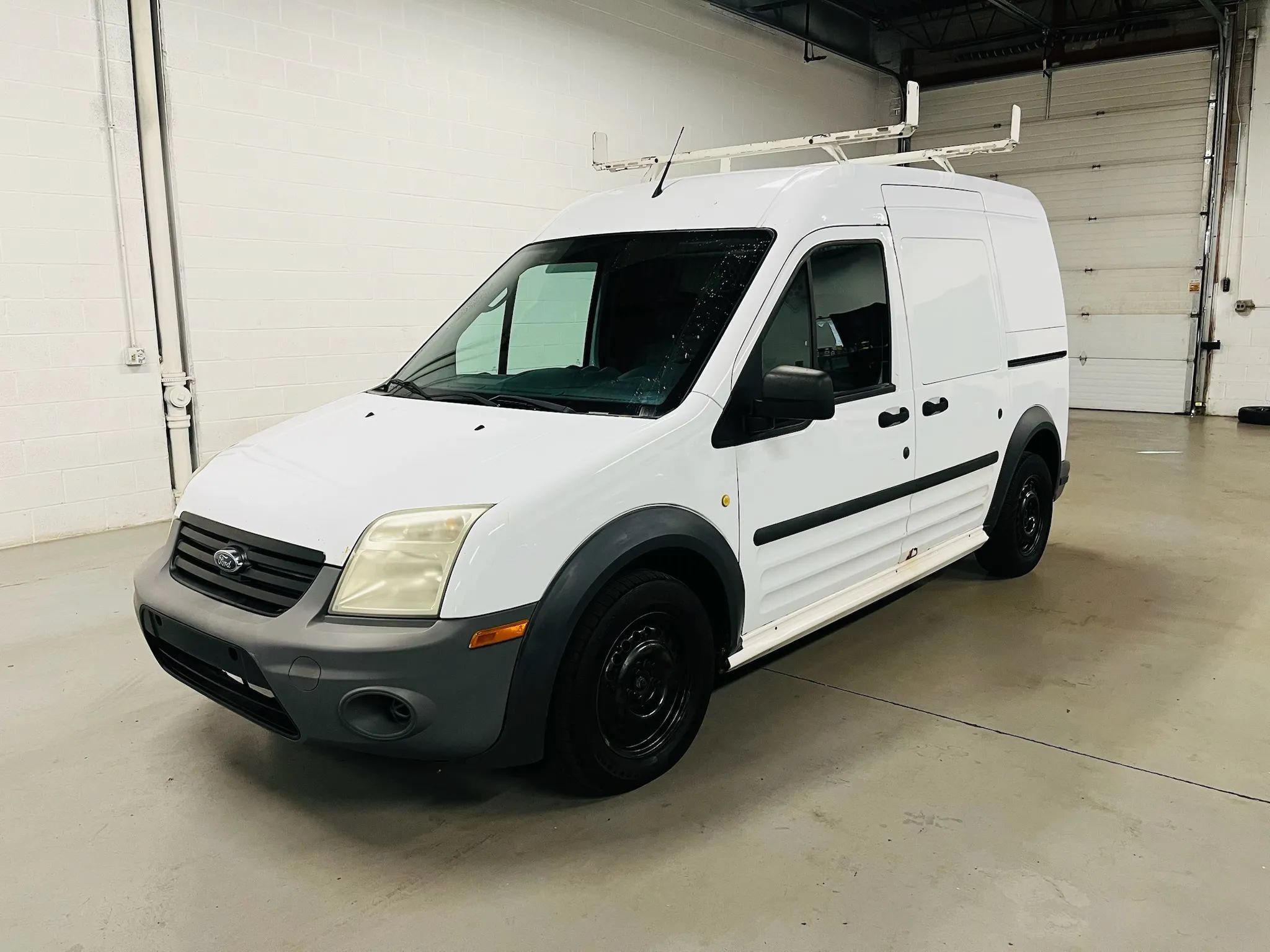 Used 2010 Ford Transit Connect XLT FWD image 2