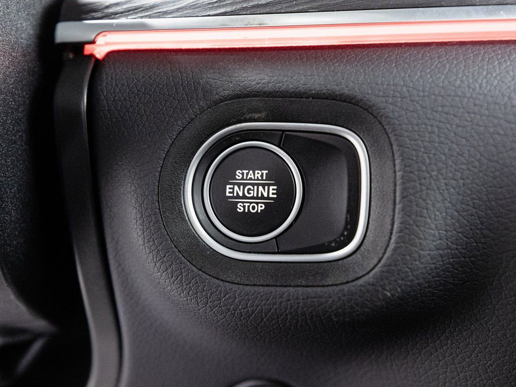 Certified 2025 Mercedes-Benz GLE 450e 4MATIC w/ AMG Line Interior image 16