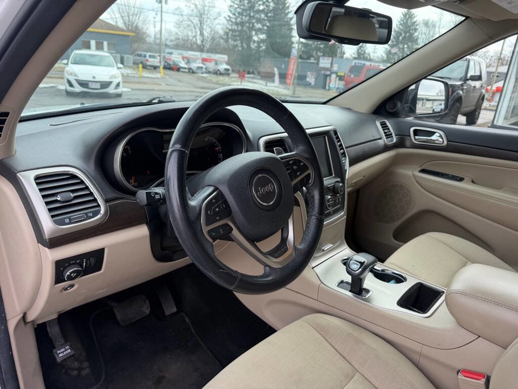 Used 2014 Jeep Grand Cherokee Laredo w/ 18" Wheel & 8.4" Radio Group image 14