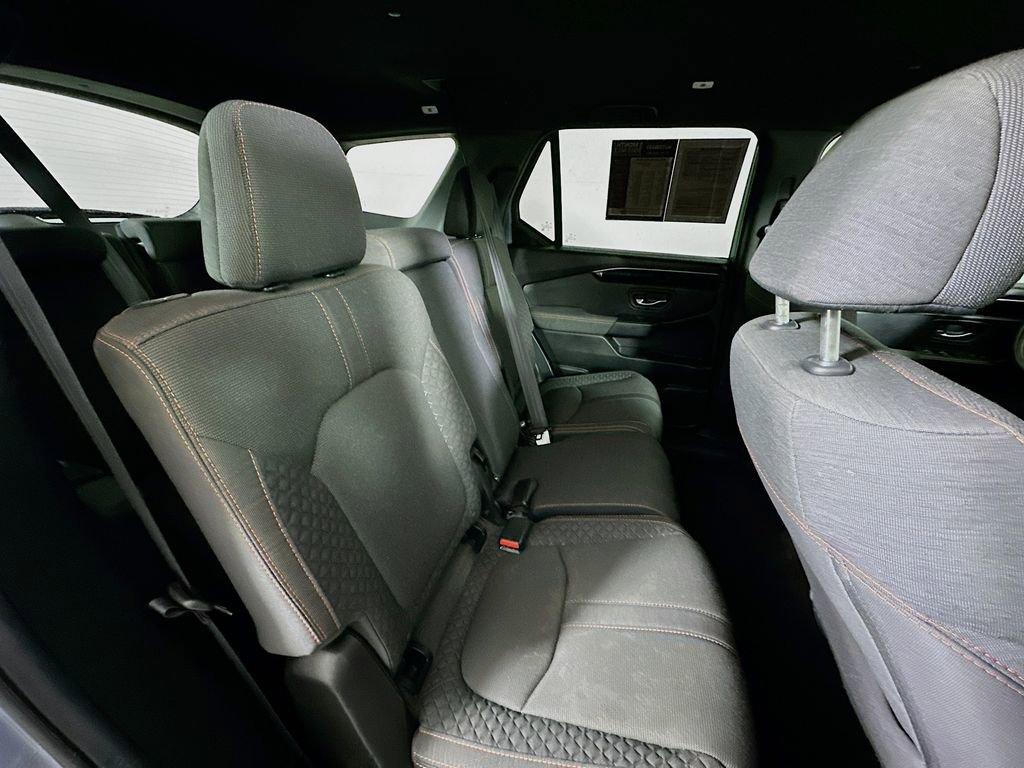 Used 2025 Honda Pilot Sport image 11
