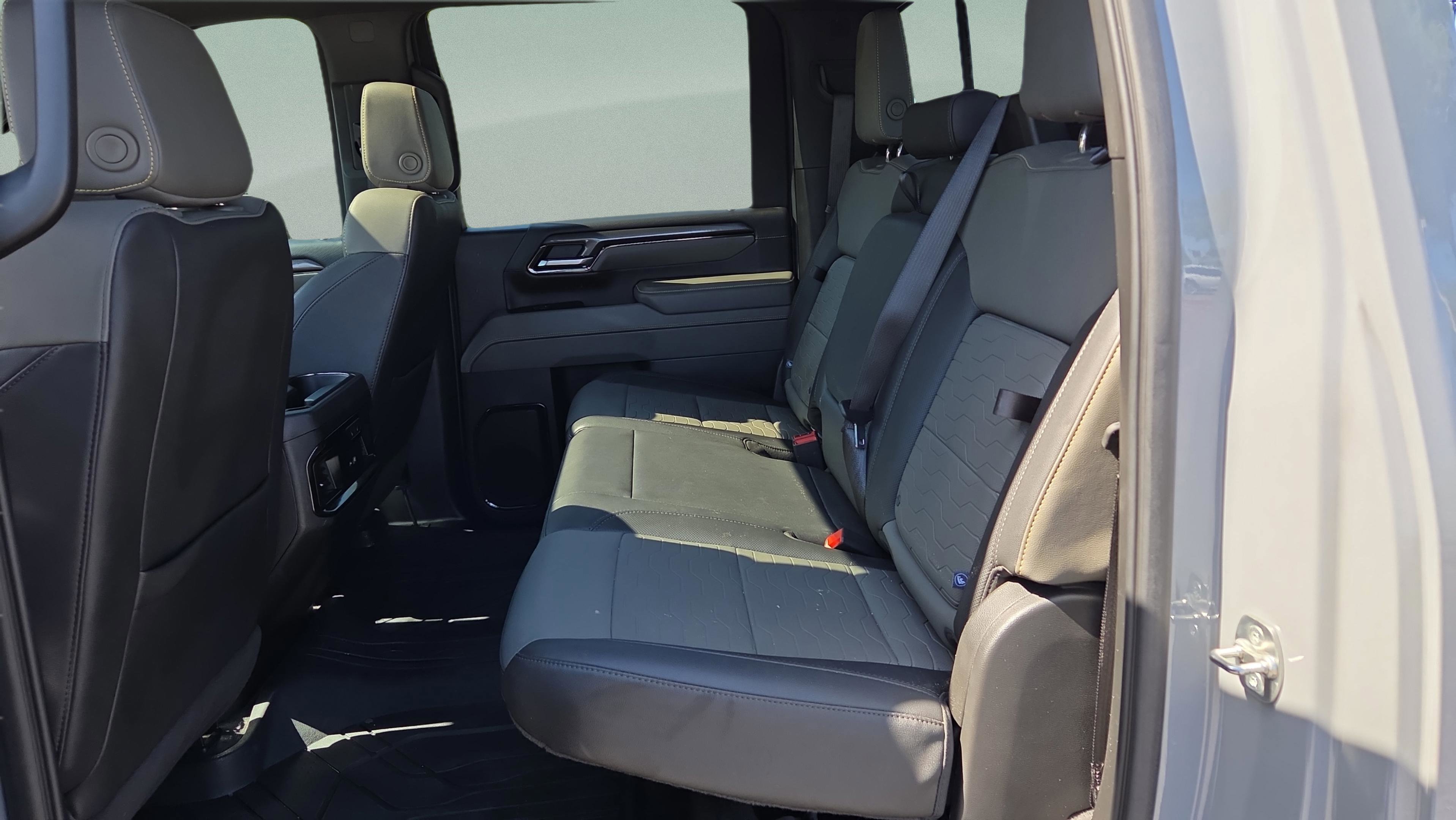 Certified 2025 Chevrolet Silverado 2500 ZR2 w/ Technology Package AWD/4WD image 10