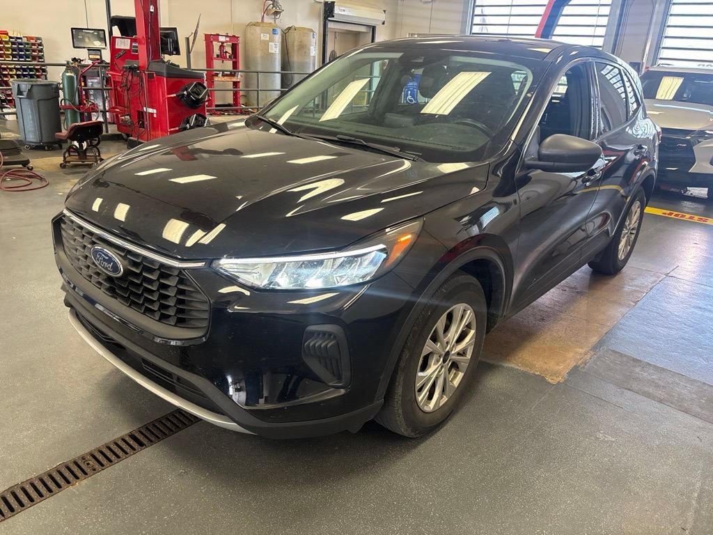 Used 2024 Ford Escape Active w/ Cold Weather Package FWD image 1