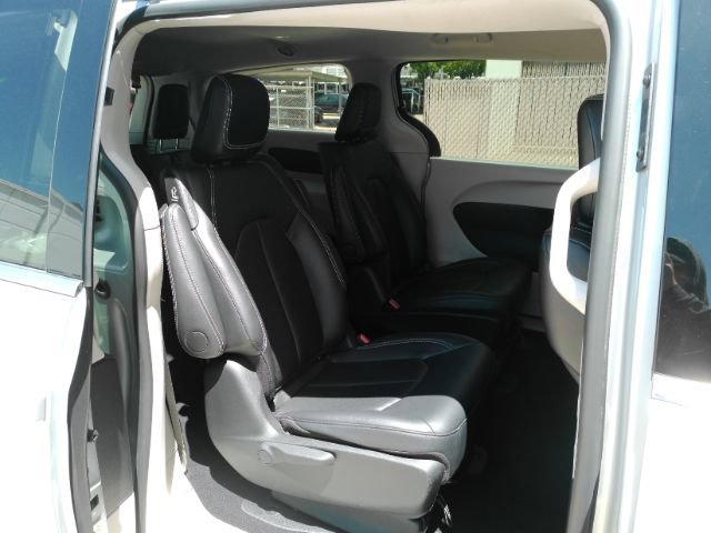 Used 2024 Chrysler Pacifica Limited FWD image 26