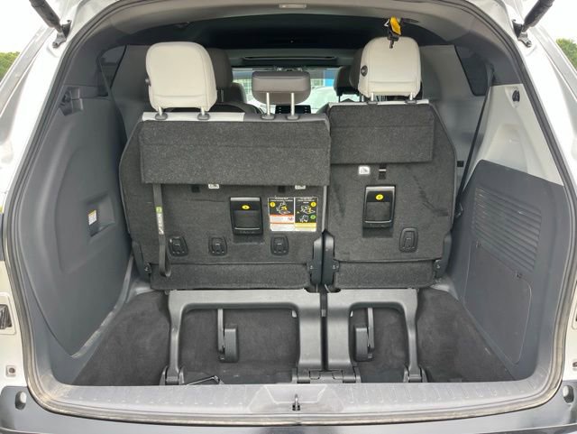 Used 2024 Toyota Sienna XSE FWD image 6