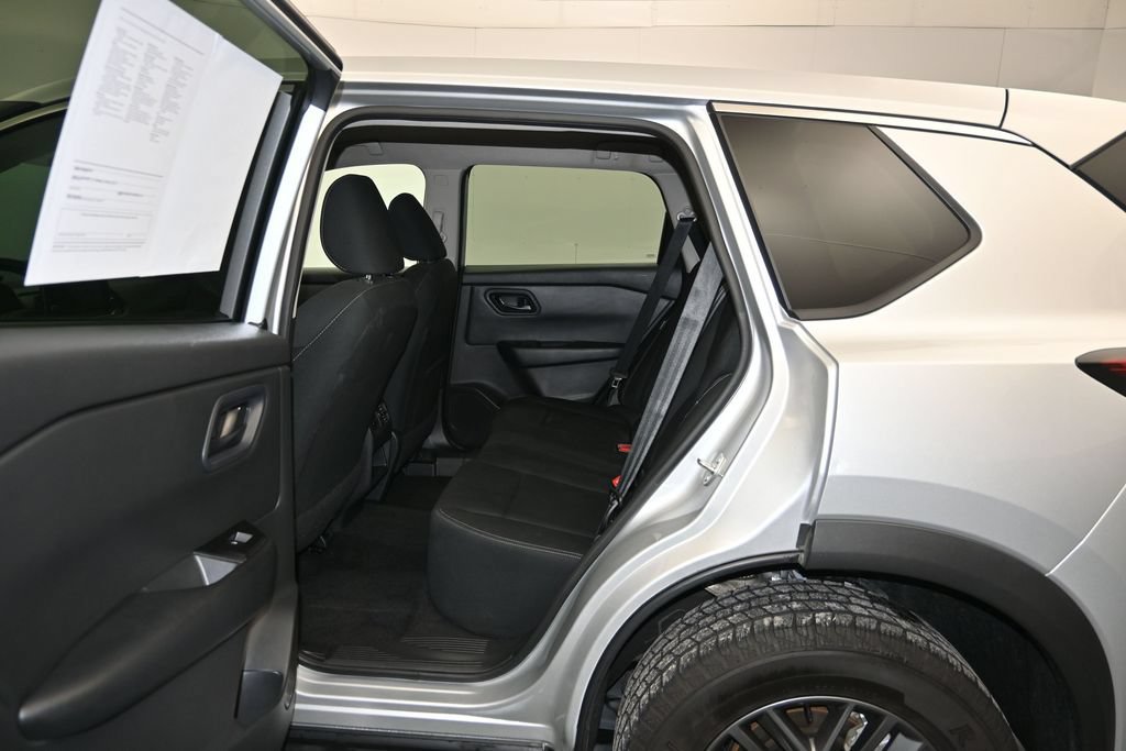 Used 2024 Nissan Rogue S FWD image 21