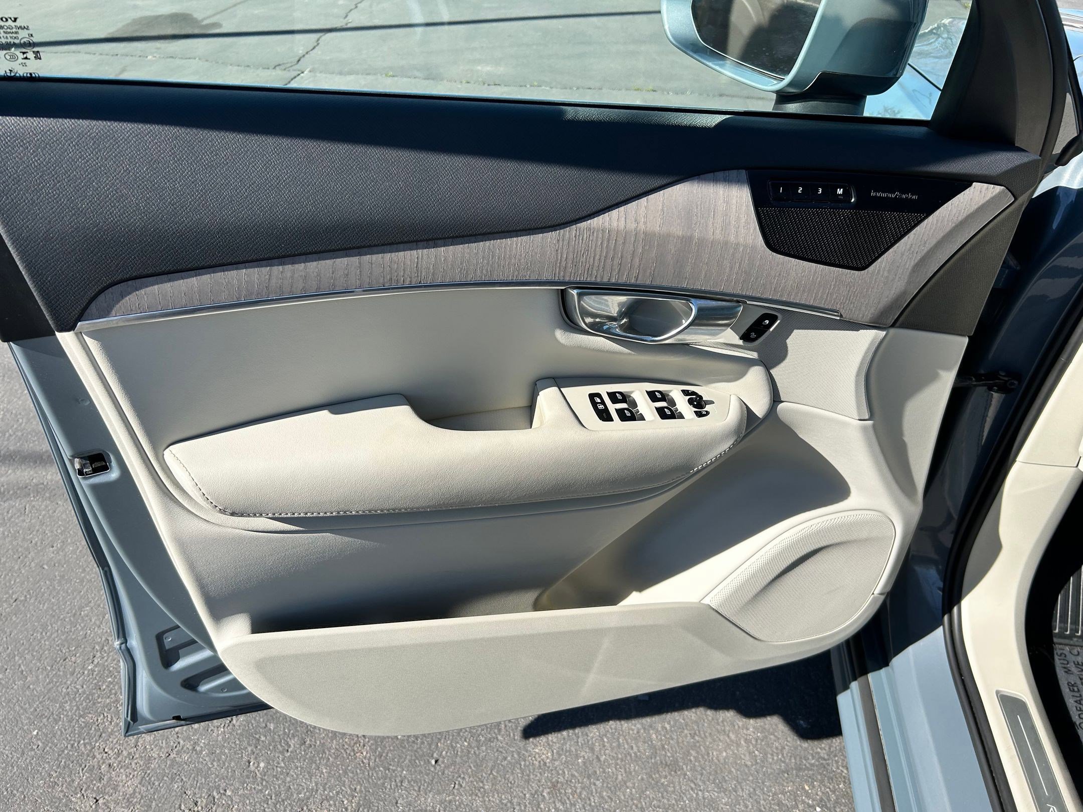 Used 2023 Volvo XC90 T8 Plus image 9