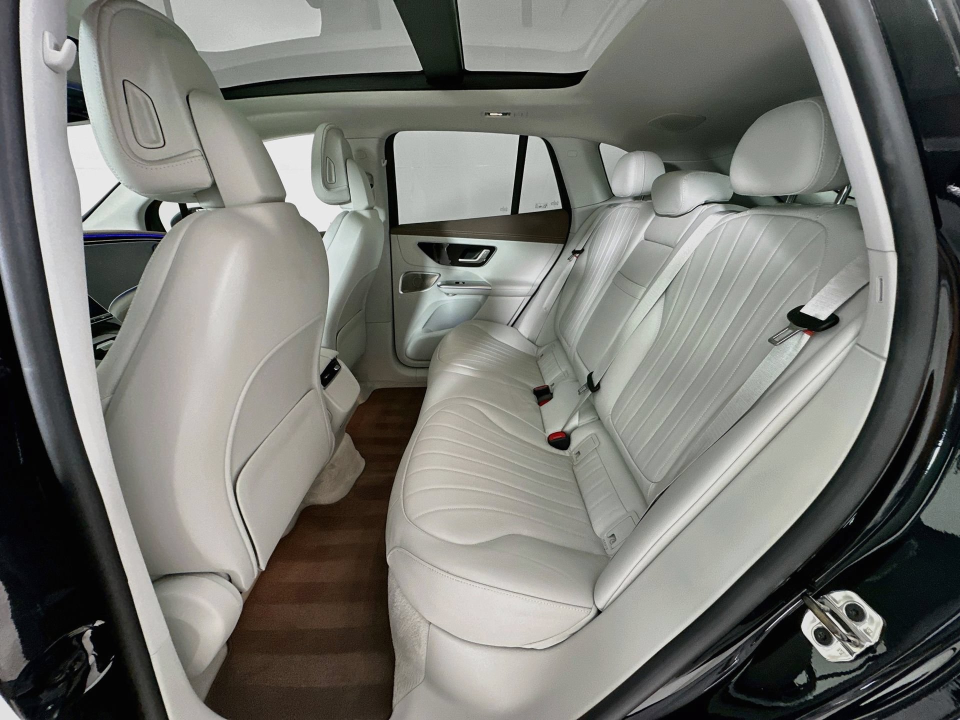 Certified 2023 Mercedes-Benz EQE 500 4MATIC SUV image 27