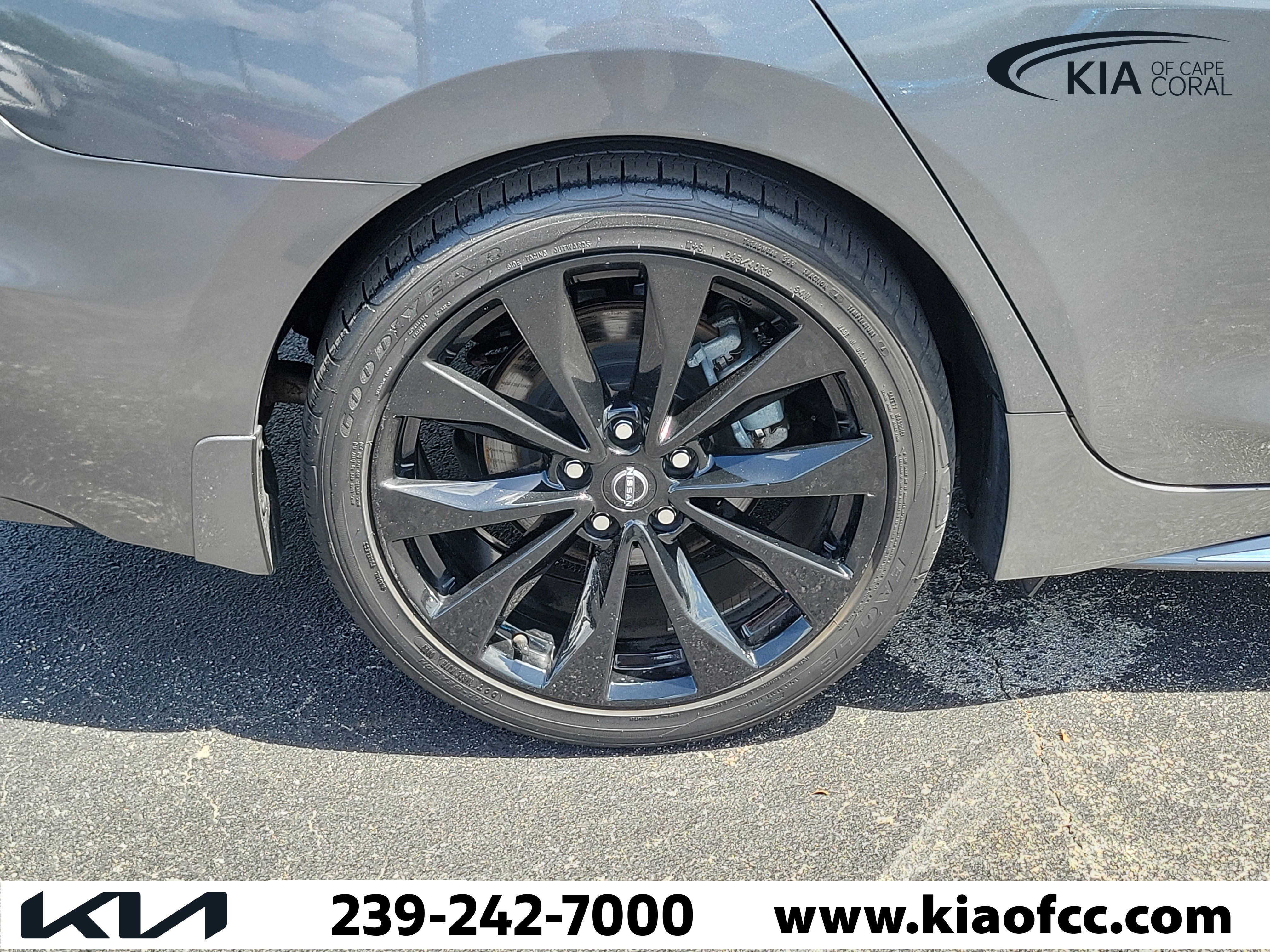 Used 2023 Nissan Maxima SR w/ Sport Mat Group image 9