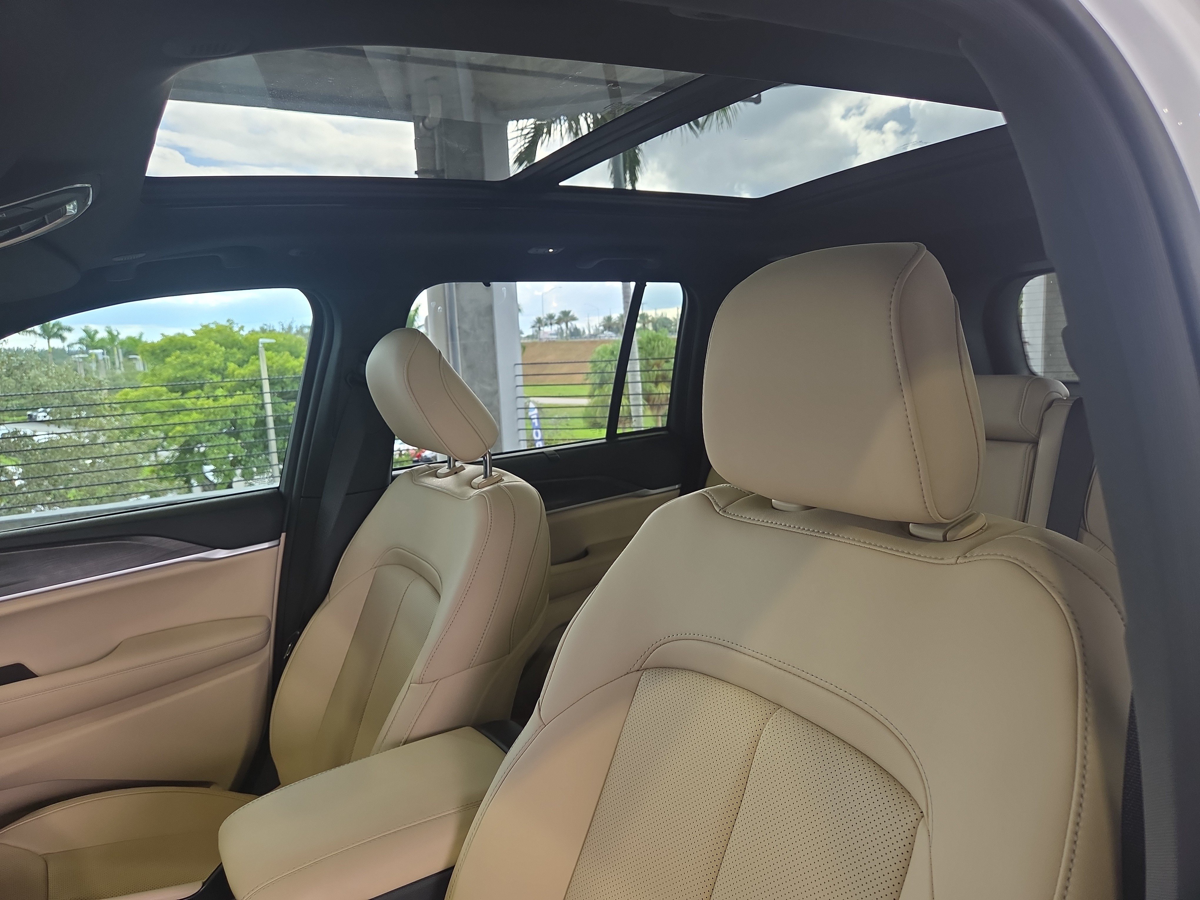 New 2025 Jeep Grand Cherokee Limited w/ Luxury Tech Group II AWD/4WD image 22