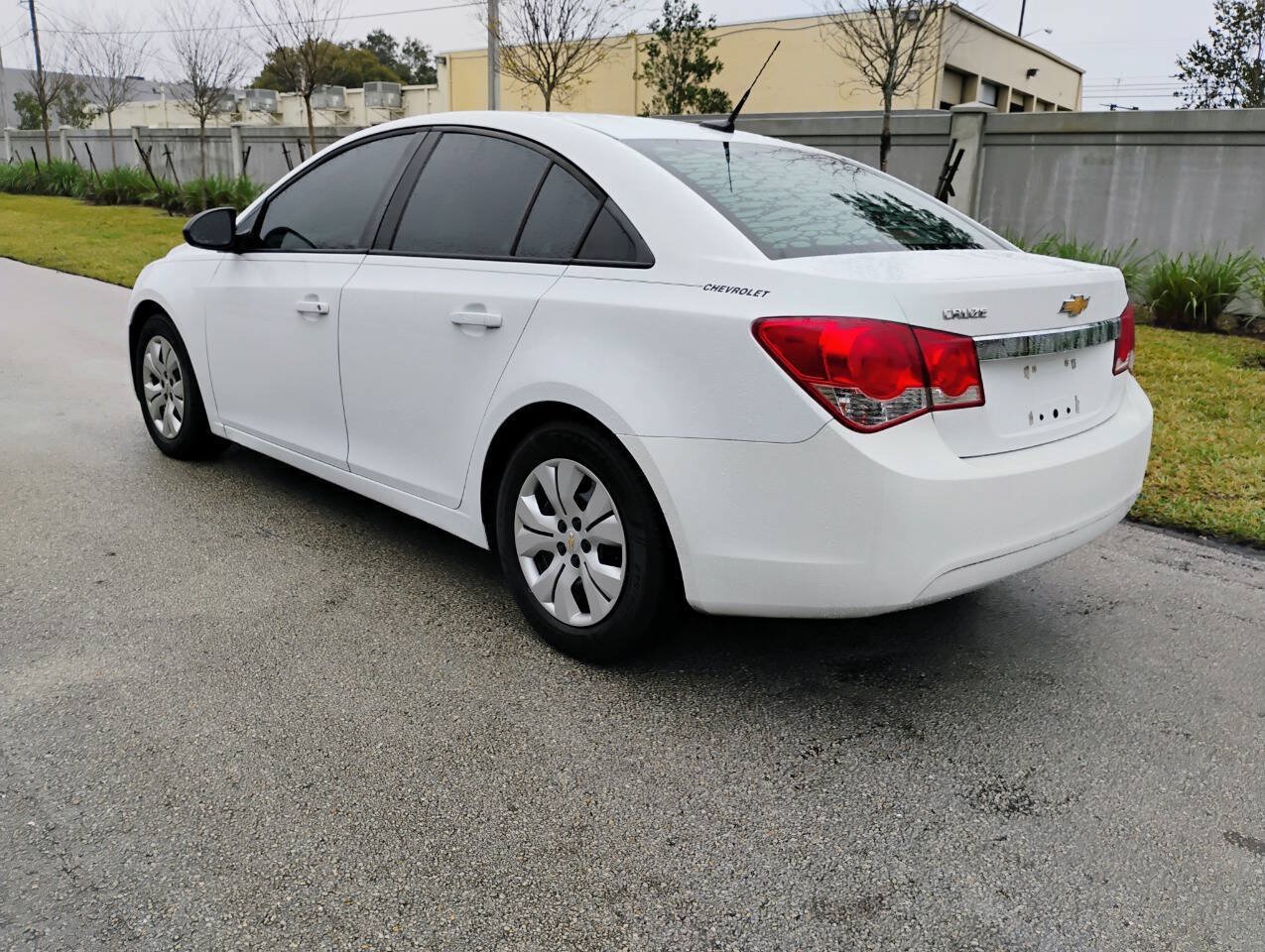 Used 2014 Chevrolet Cruze LS FWD image 5