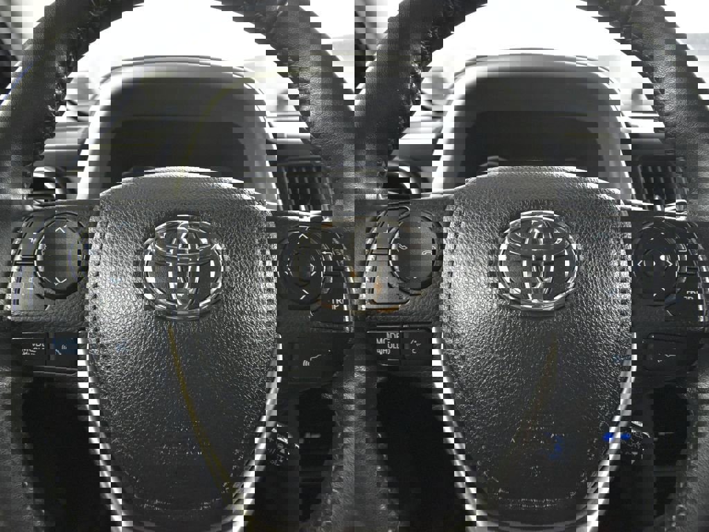 Used 2018 Toyota RAV4 XLE image 18