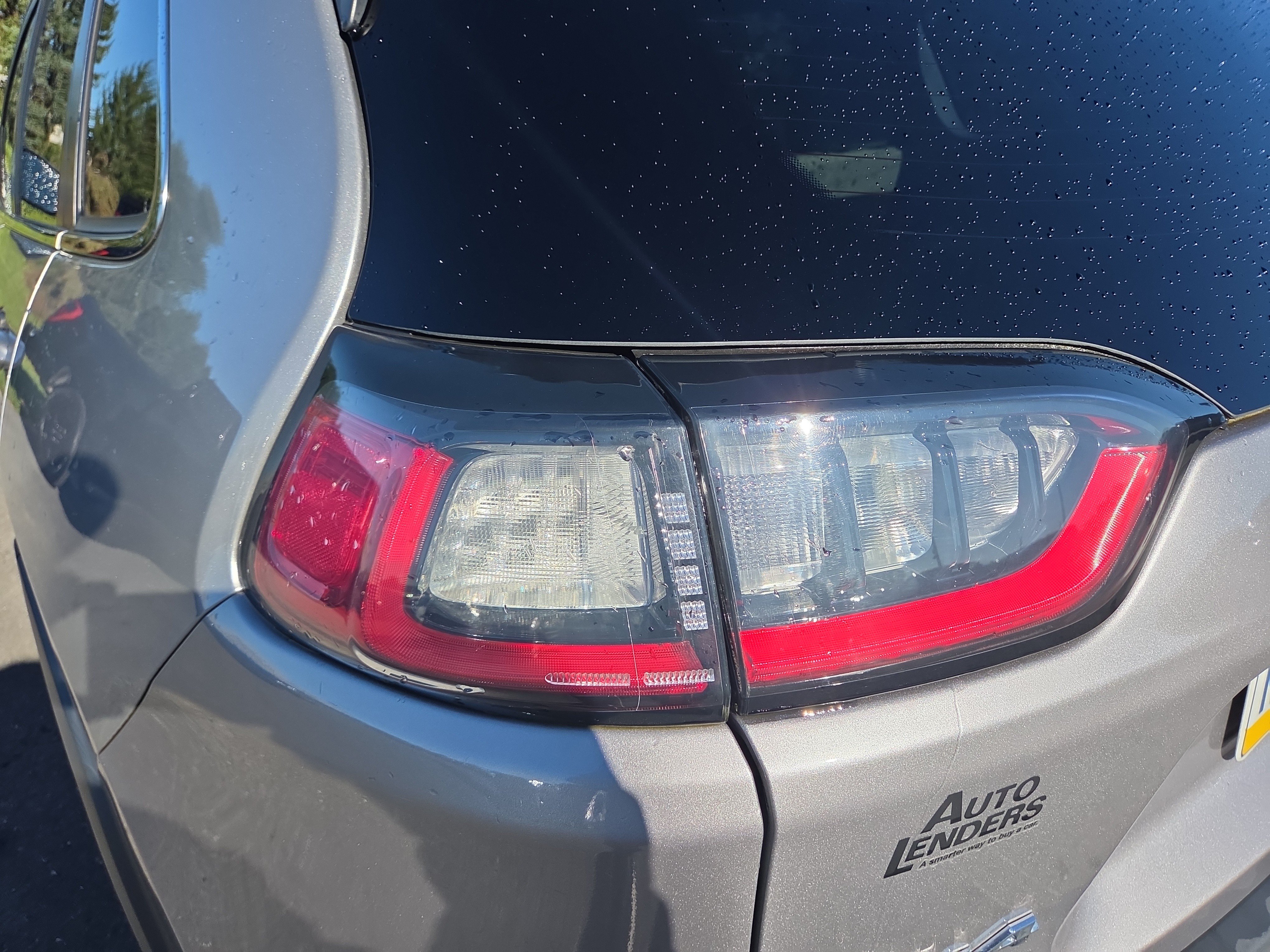Used 2019 Jeep Cherokee Limited AWD/4WD image 13