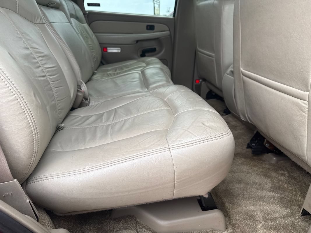 Used 2001 Chevrolet Tahoe LT w/ LT Preferred Equipment Group AWD/4WD image 19