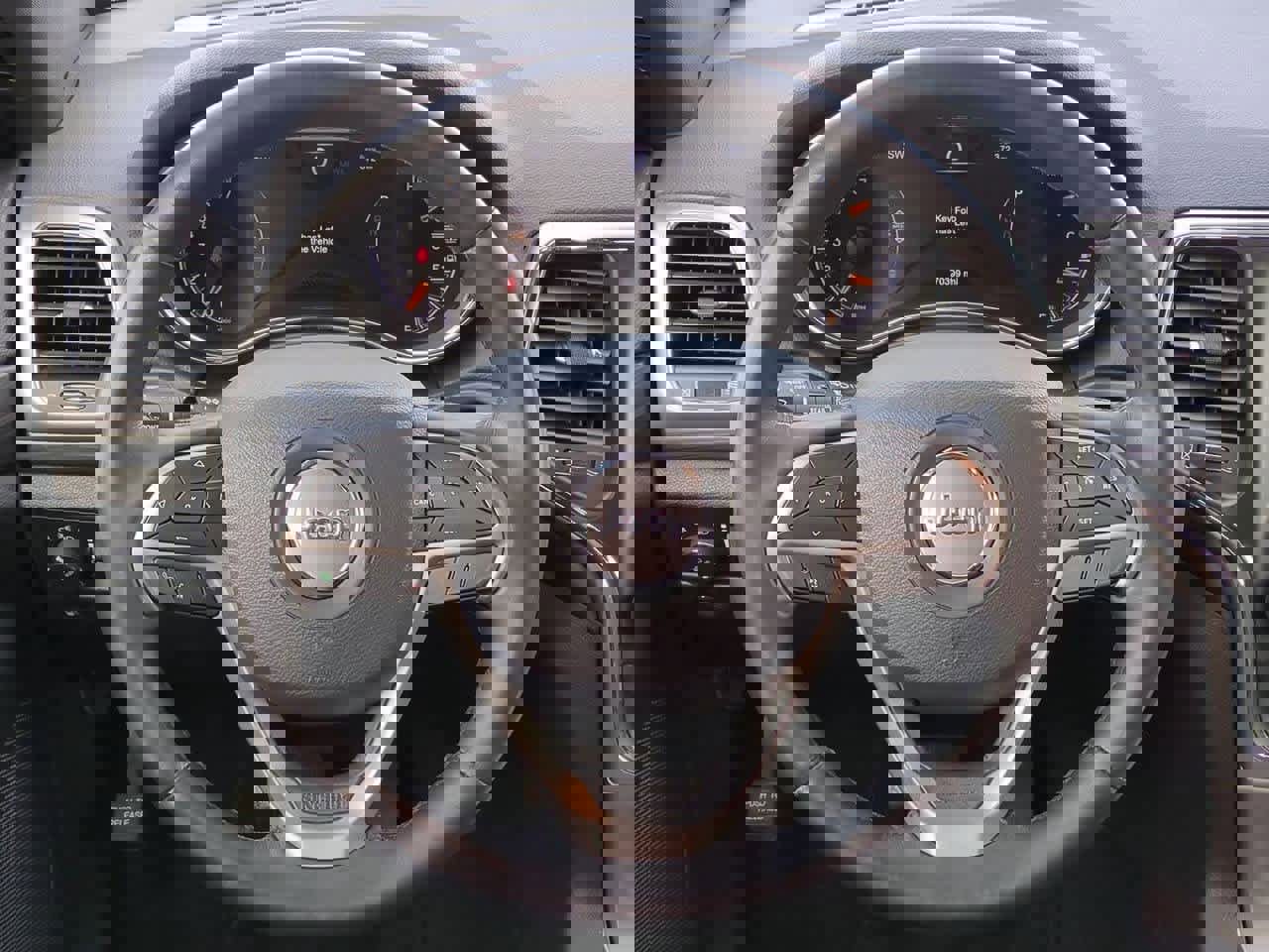 Used 2020 Jeep Grand Cherokee Laredo w/ Security & Convenience Group image 22