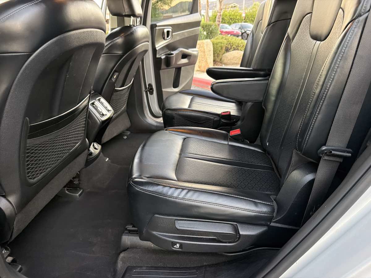 Used 2022 Kia Sorento S FWD image 24