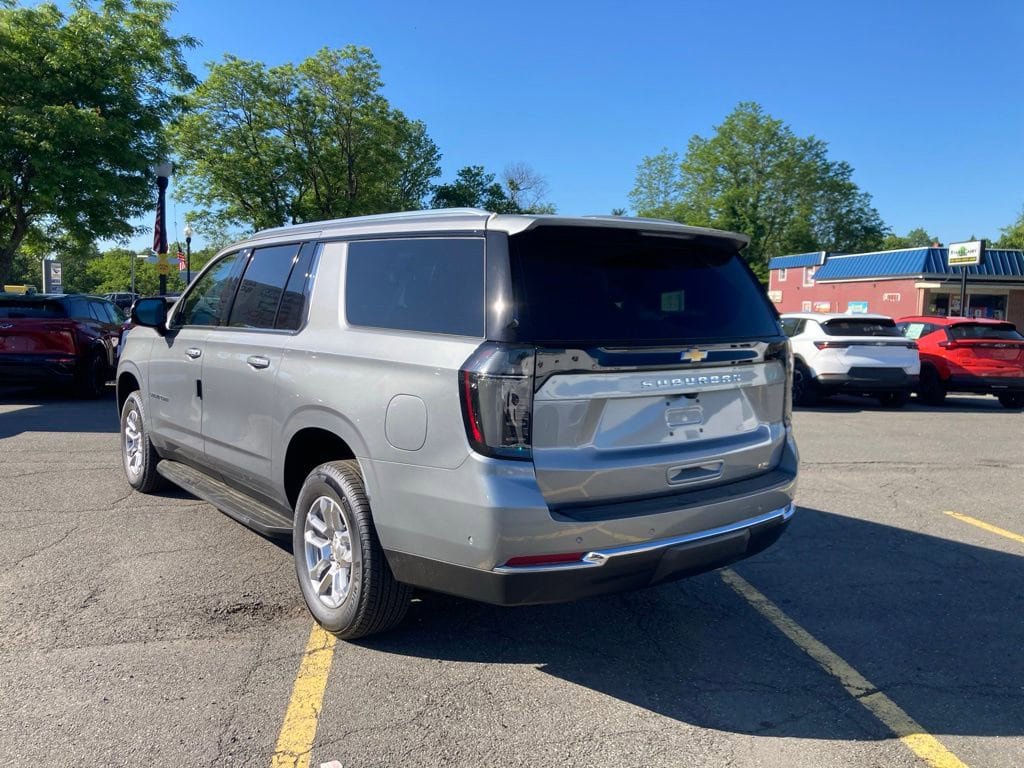 New 2026 Chevrolet Suburban LT w/ Comfort Package AWD/4WD image 24