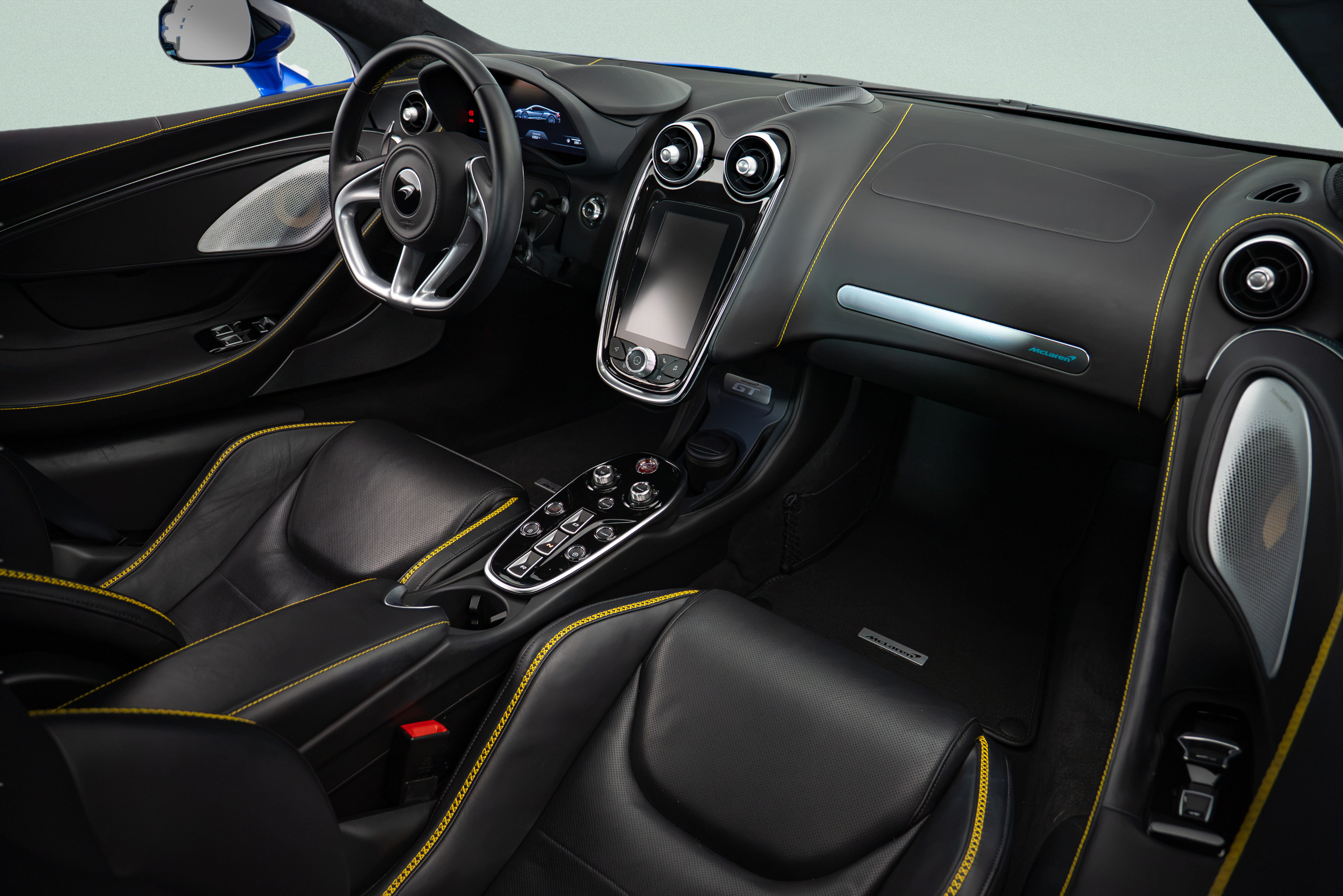 Used 2023 McLaren GT RWD image 8