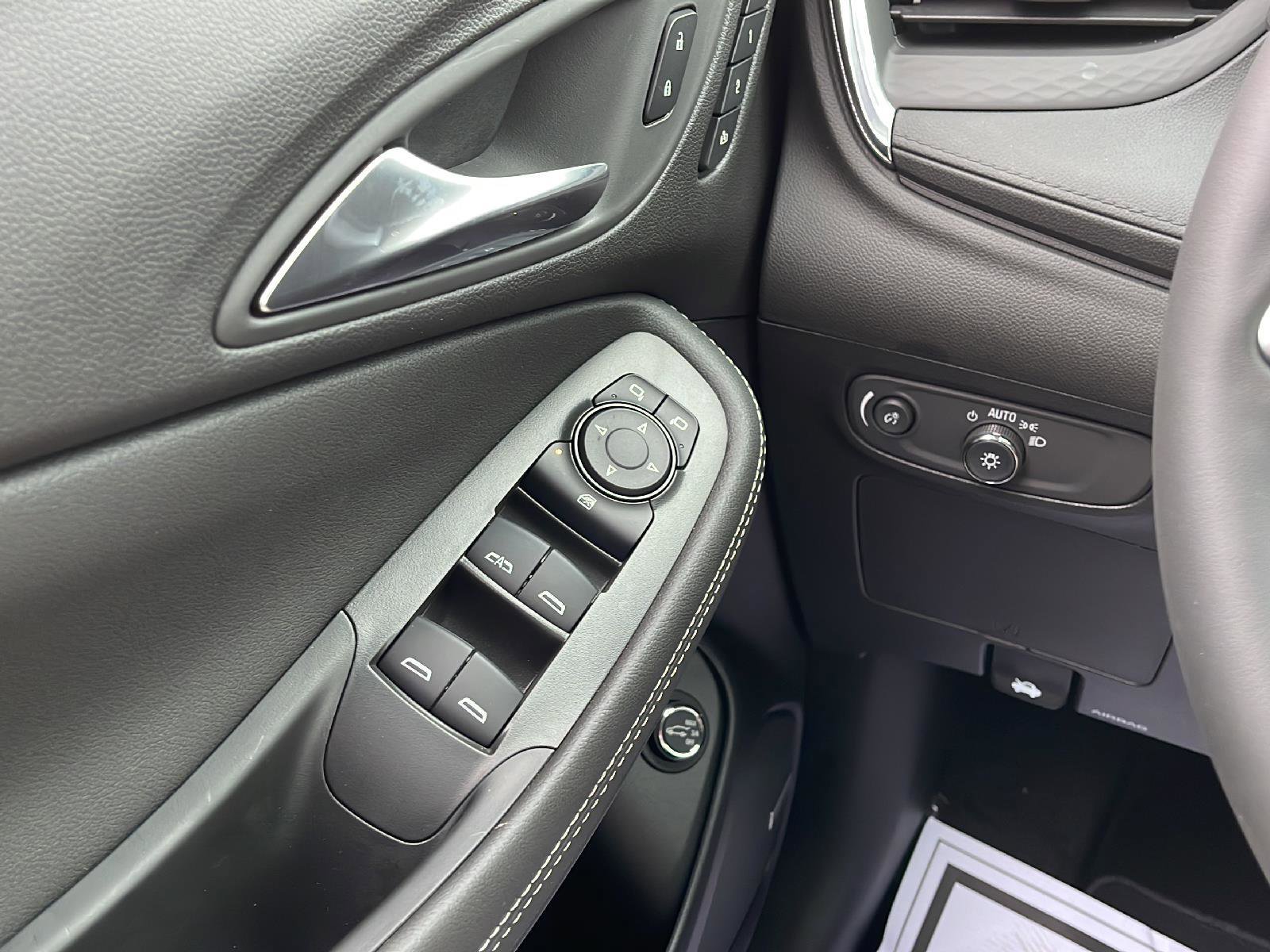 Used 2025 Buick Encore GX Avenir w/ Avenir Technology Package image 19